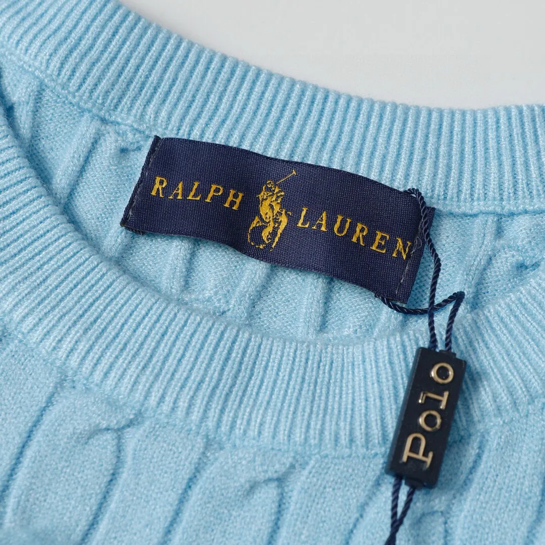 P186 Style No.: 601 -Ralph Lauren RL classic war horse logo embroidered pullover long-sleeved sweater on the chest -The item is made of custom-dyed and custom-spun yarn, purchased from the original version. A full set of customized accessories. Details determine success or failure. Heavy new autumn and winter product. High weight. Soft and delicate. The upper body effect is very nice. Loose fit. Women's model. -Color: white, gray, navy blue, red, khaki, blue, pink. -Sizes: S / M/ Ｌ S size 80-100 jins, M size 100-120 jins, Large size 120-135 jins